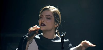Lorde Performs 'Team' at 2013 ARIA Awards