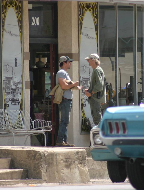 First Look at Mark Wahlberg in 'Transformers 4' Shared in On-Set Pictures