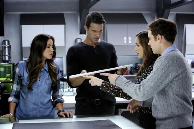 'Marvel's Agents of S.H.I.E.L.D.' Previews 'Thor 2' Crossover Episode