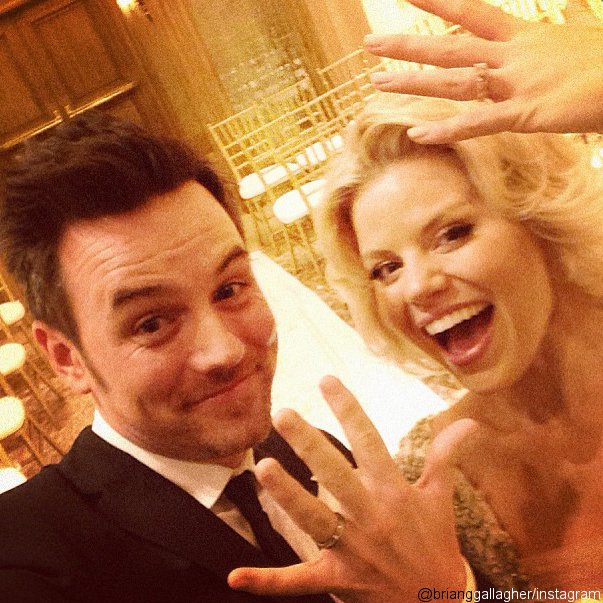 Megan Hilty and Brian Gallagher Get Married in Las Vegas, Show Wedding Rings
