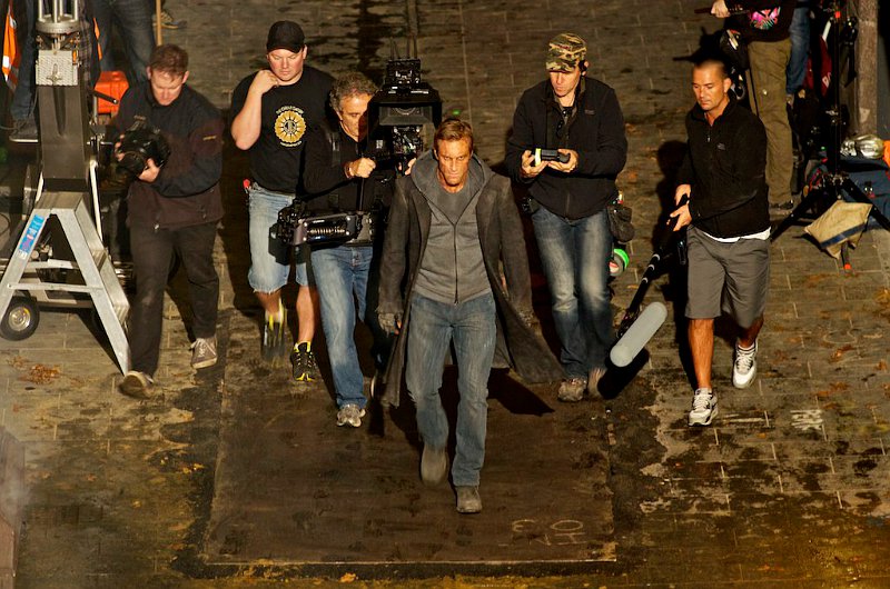 First Look at Monstrous-Looking Aaron Eckhart on 'I, Frankenstein' Set