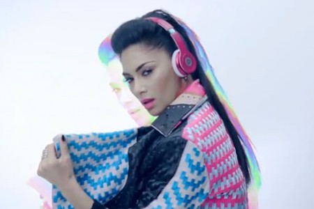 Nicole Scherzinger Premieres 'Boomerang' Music Video