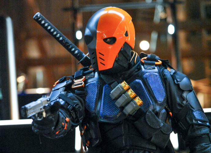 Oliver Recruits Deathstroke in New 'Arrow' Season 5 Sizzle Trailer