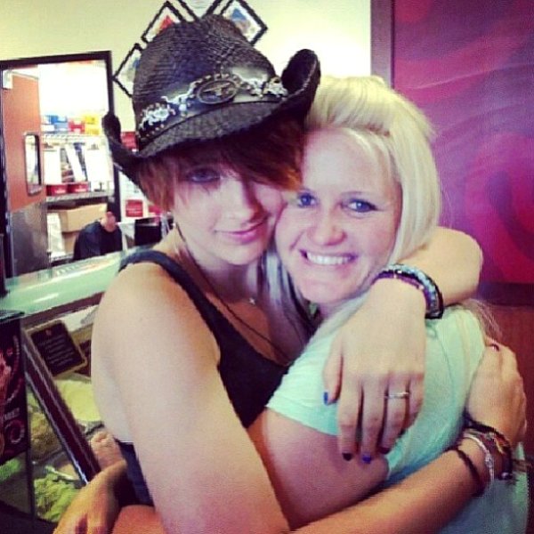 Paris Jackson's First Pictures After Suicide Attempt Emerge, Mom Will Sue Seller