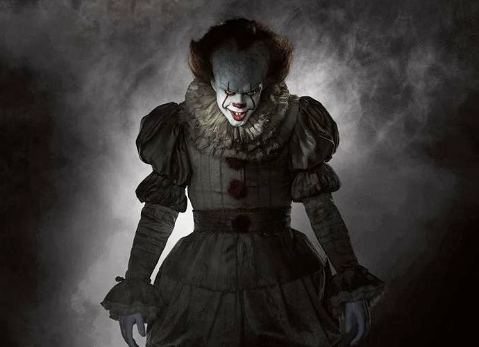 Pennywise Chokes Someone in New 'It' Behind-the-Scenes Image