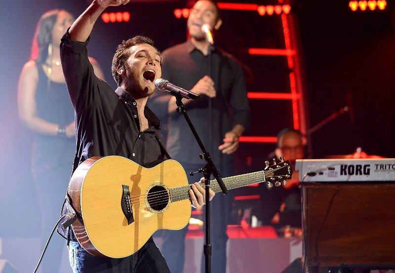Phillip Phillips Returns to 'American Idol' to Perform New Single 'Raging Fire'
