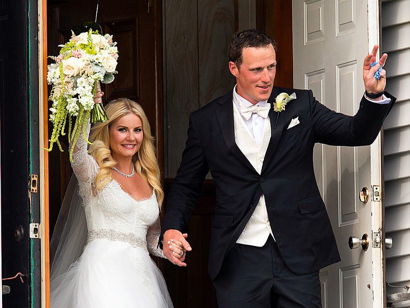 Picture of Elisha Cuthbert and Dion Phaneuf's Wedding Surfaces