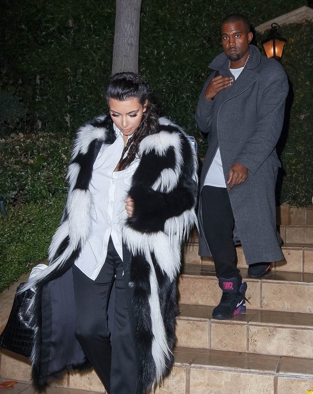 Pregnant Kim Kardashian Heads to Las Vegas for New Year Celebration