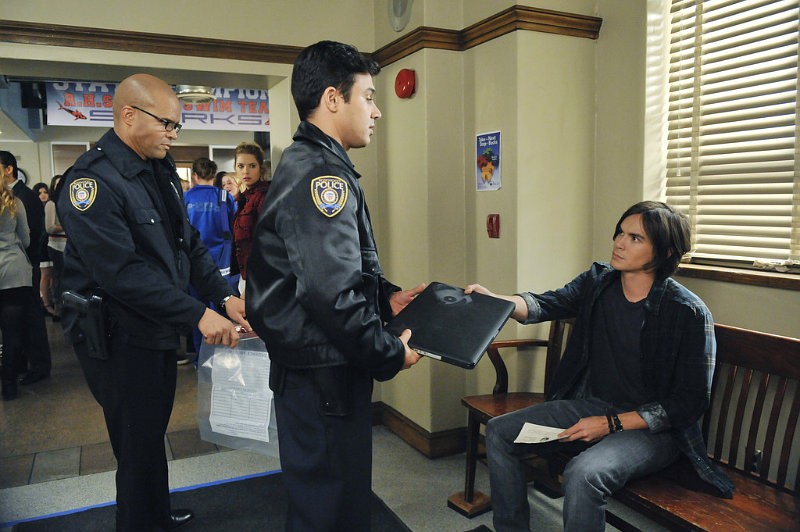 'Pretty Little Liars' 2.20 Sneak Peeks: Caleb to Show the Police What's on His Computer