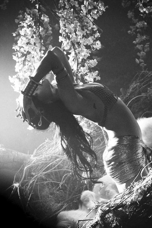 Rihanna Reveals New 'Where Have You Been' Video Still, to Sing at Time 100 Gala