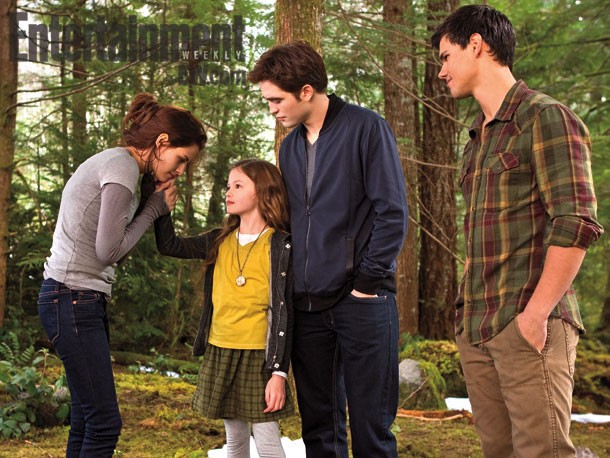 Robert Pattinson and Kristen Stewart Talk Having Renesmee in 'Breaking Dawn II'