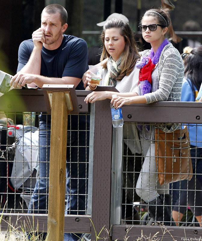 Selena Gomez Enjoys Relaxing Day at Zoo Without Justin Bieber