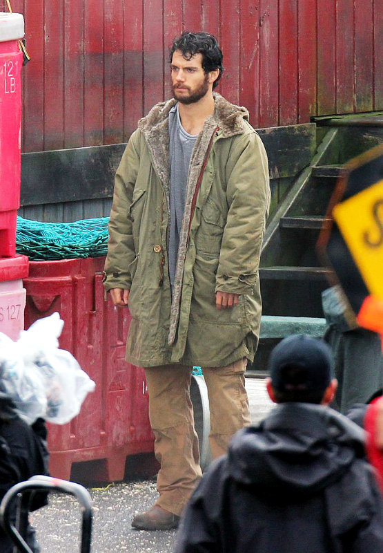 New Set Photo of 'Man of Steel' Sees Henry Cavill as Scruffy Clark Kent
