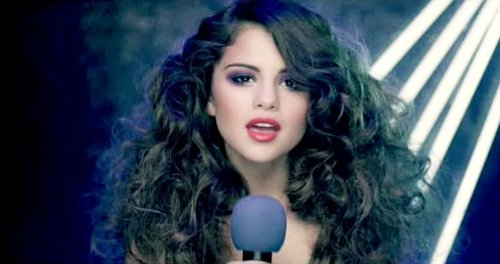 Snippet of Selena Gomez's 'Love You Like a Love Song' Music Video