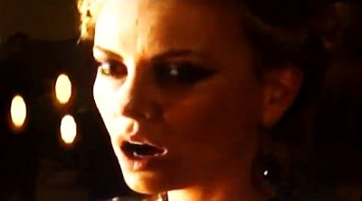 'Snow White and the Huntsman' Footage: Evil Queen Strangles a Woman