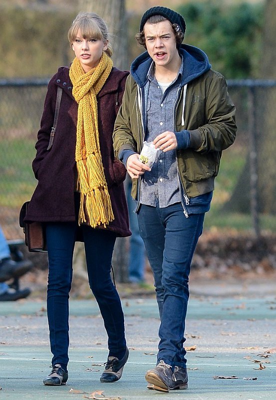 Video: Taylor Swift and Harry Styles Surrounded by Fans on Their Central Park Date