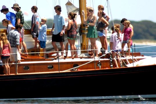 Taylor Swift Enjoys Summer Breeze With the Kennedys on Fourth of July