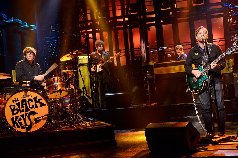 The Black Keys Performs 'Turn Blue' Tracks on 'Saturday Night Live'