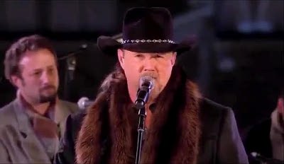 Trace Adkins: I Did Not Intend Offense With My Confederate Flag Earpiece