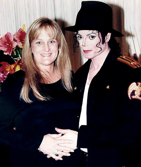 Ex-Wife Sheds Tears When Joining Tribute to Michael Jackson