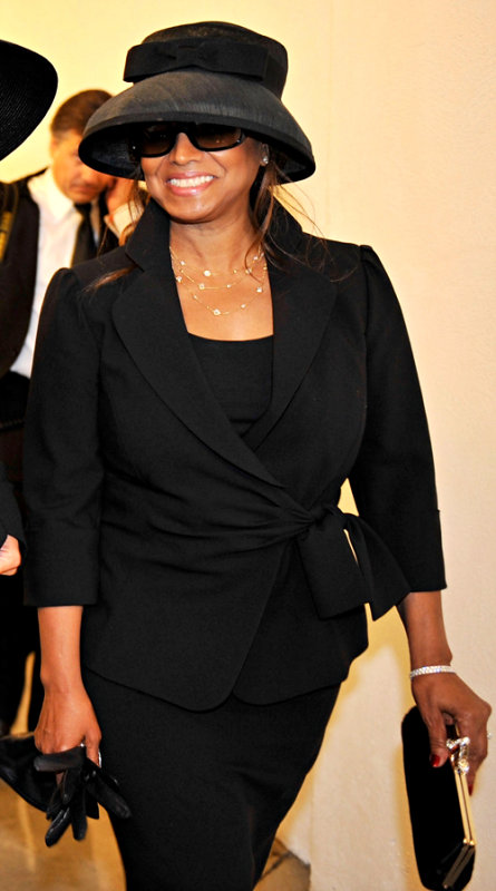 Michael Jackson's Older Sister Burst Into Tears During Oscars Tribute