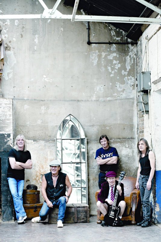 Romanian Customs Officials Fired Following AC/DC Mix Up