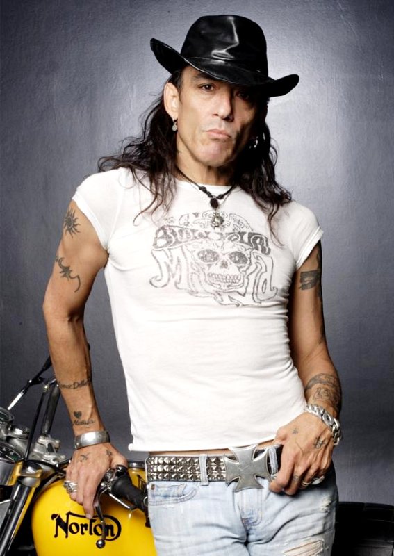 Stephen Pearcy of Ratt Set to Hit the Road After Hernia Surgery