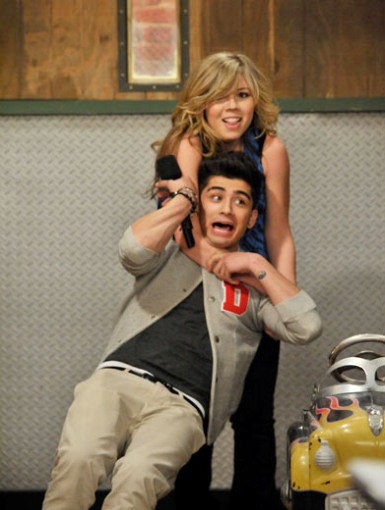 Zayn Malik of One Direction Gets Strangled in New 'iCarly' Photo
