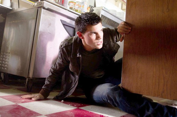 Taylor Lautner's Dinner Interrupted by Assassins in New 'Abduction' Clip