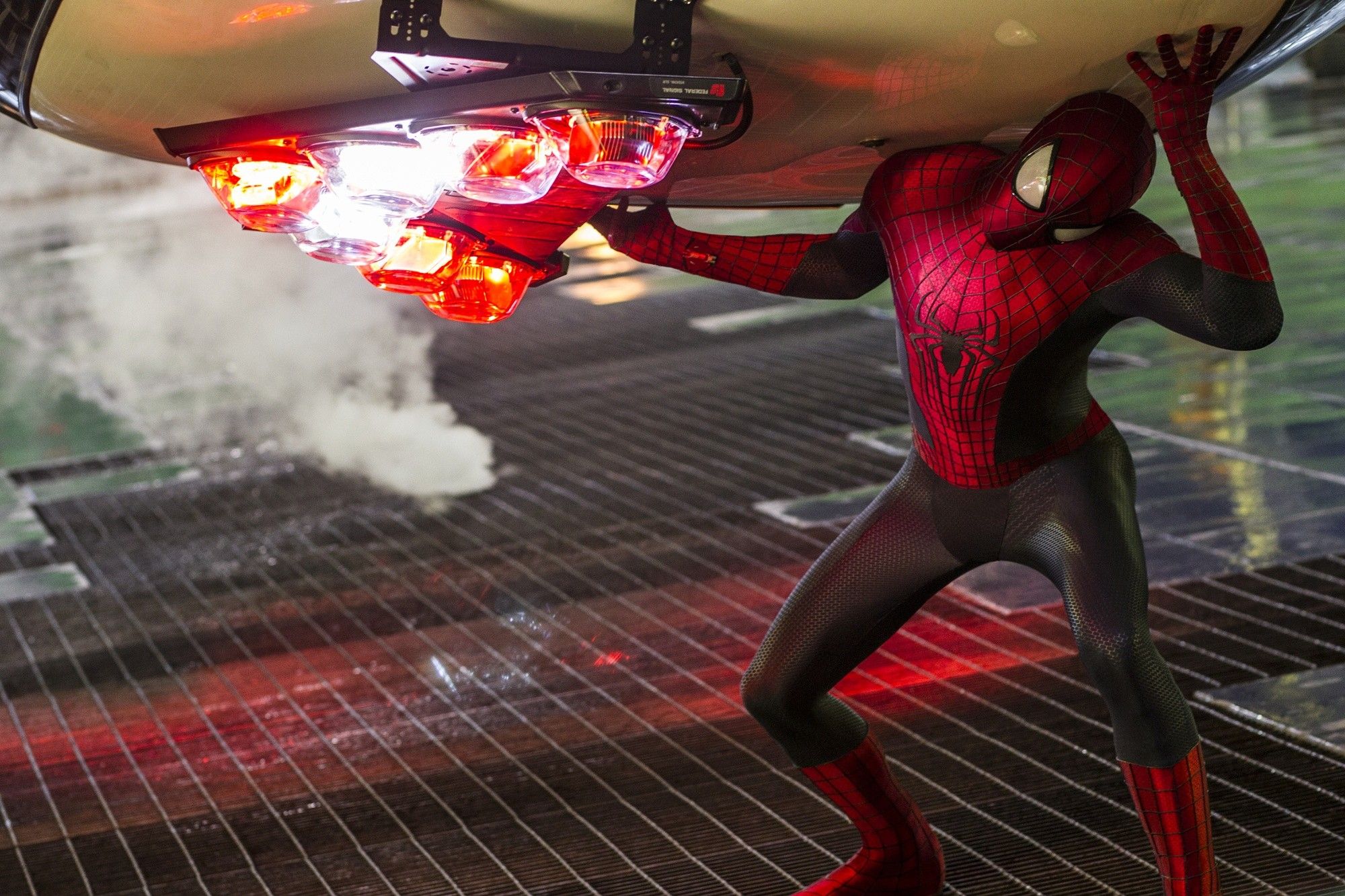 'Amazing Spider-Man 2' New Featurette Shows Peter's Trials of Being a Hero