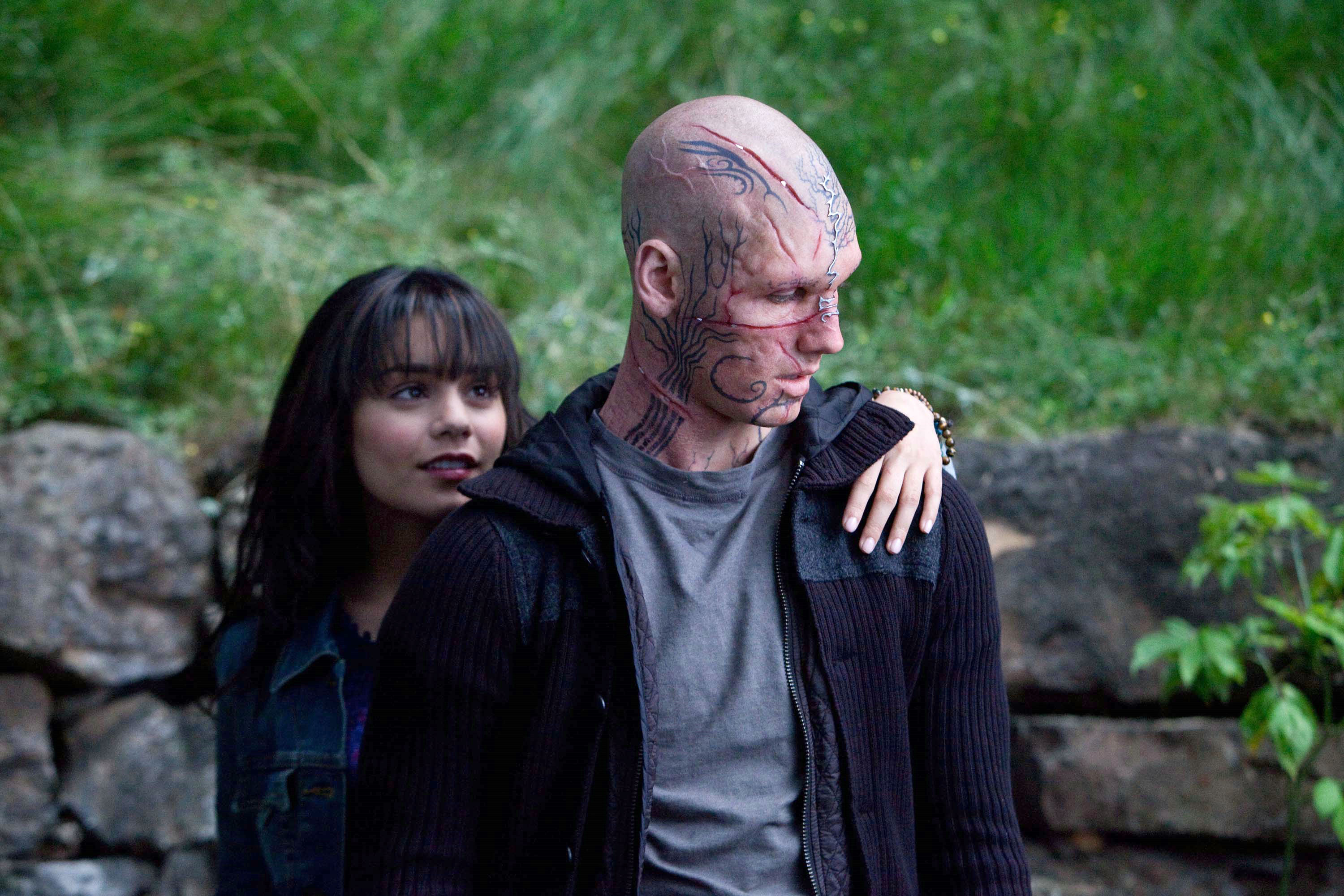 Vanessa Hudgens and Alex Pettyfer Share Intimate Moment in New 'Beastly' Still