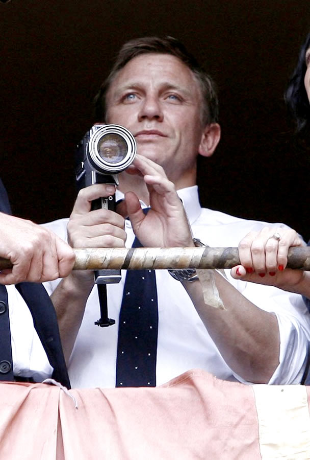 Daniel Craig Wants MGM to Resolve Issue So He Can Be Bond Again