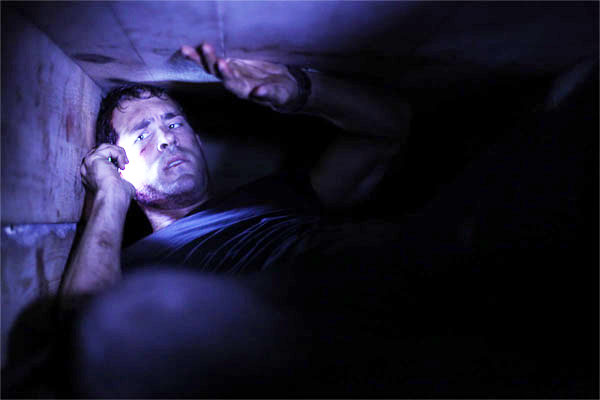 Ryan Reynolds' 'Buried' Gets Teaser Trailer and New Clip
