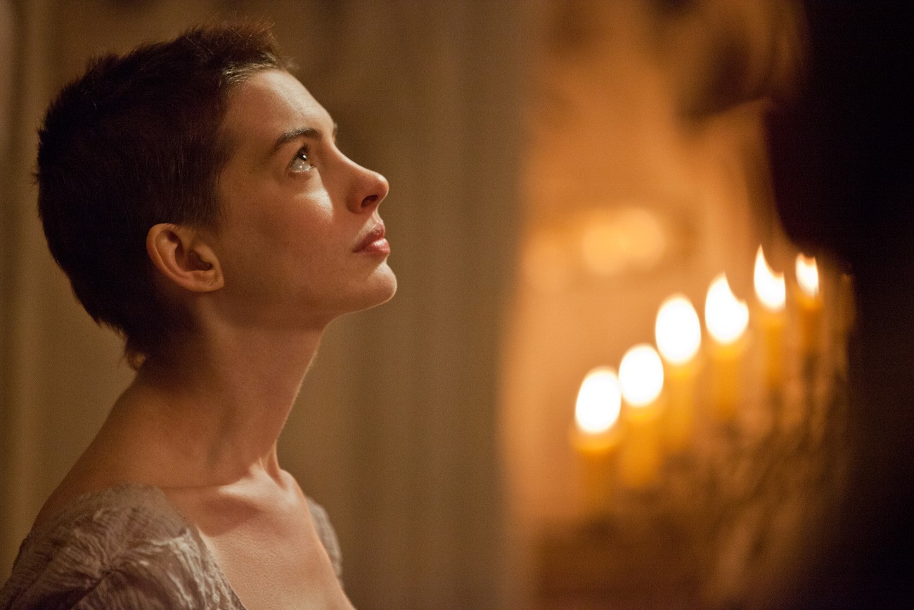 Tom Hooper Defends Close-Up Shots in 'Les Miserables'