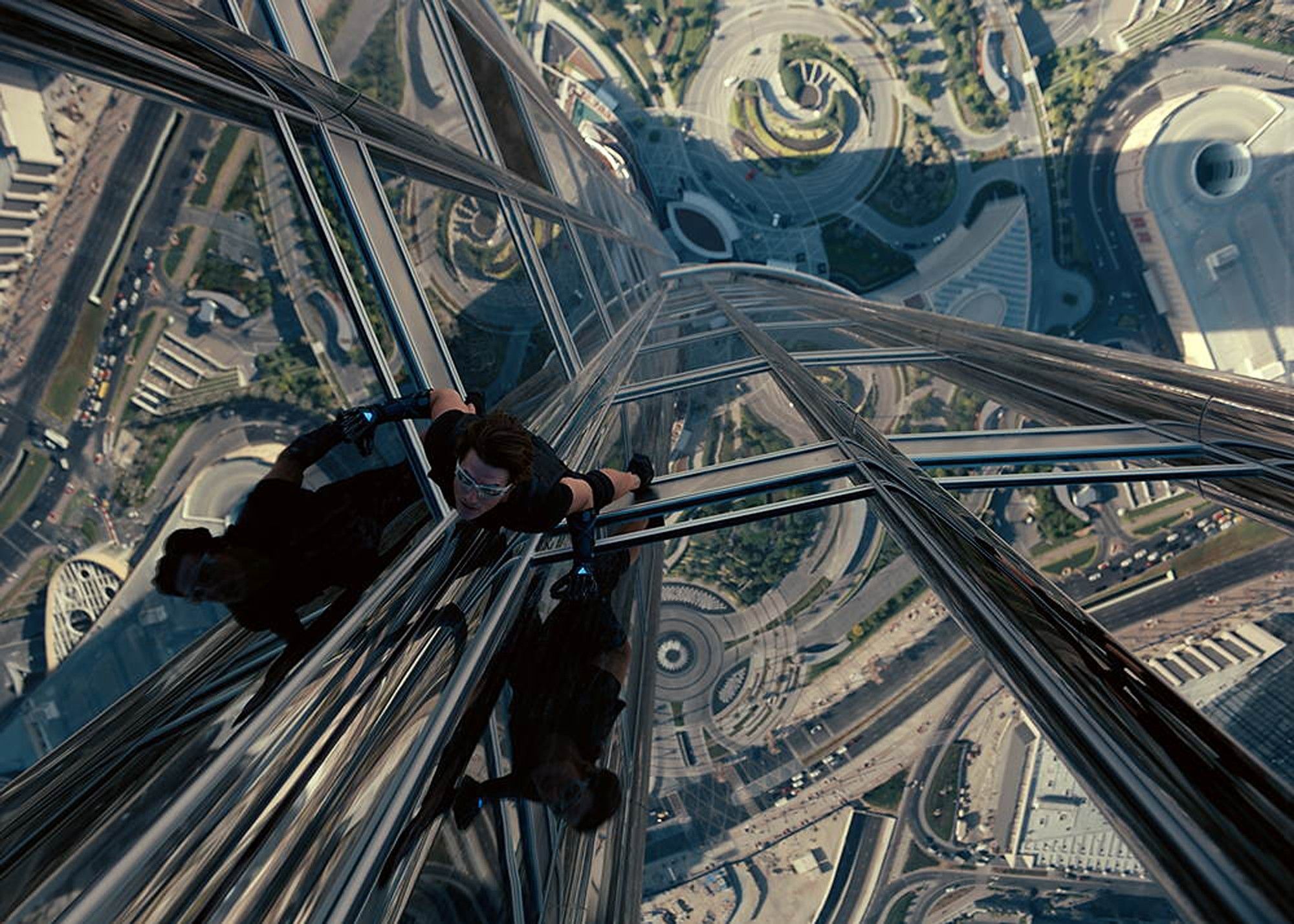 Tom Cruise Goes Death-Defying in New 'Mission: Impossible 4' Featurette