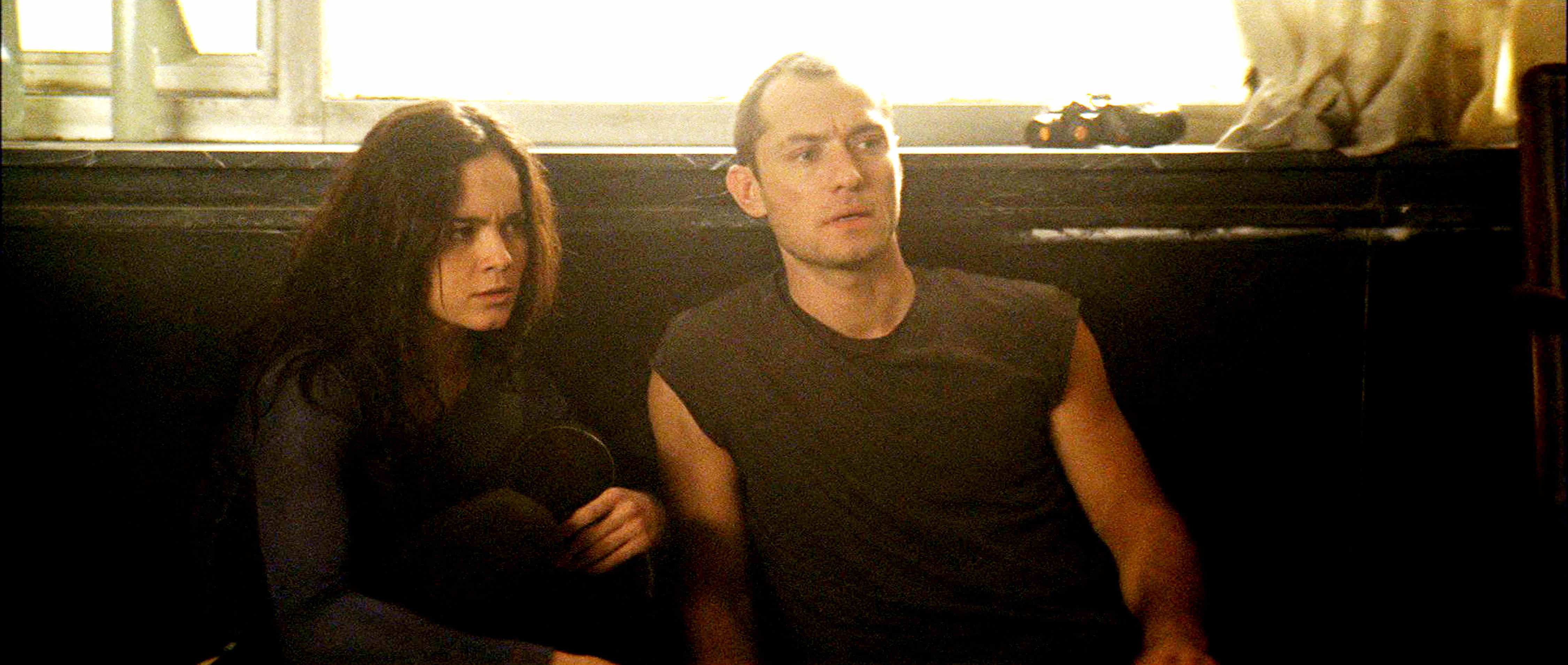Jude Law's 'Repo Men' Shares Fresh Footage in Director's Cut Trailer