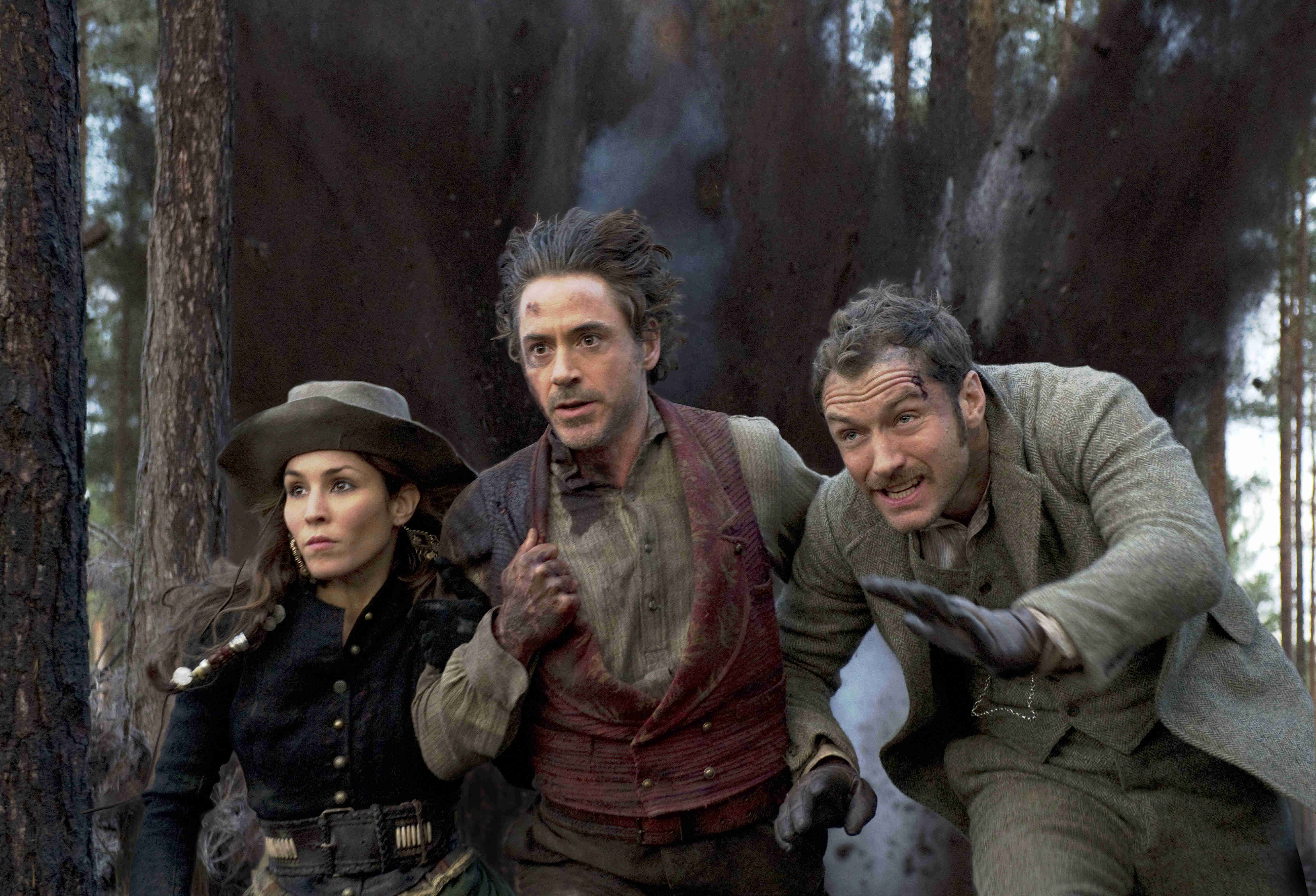 'Sherlock Holmes 2' Behind the Scenes Video: Drag and Gypsy Garb
