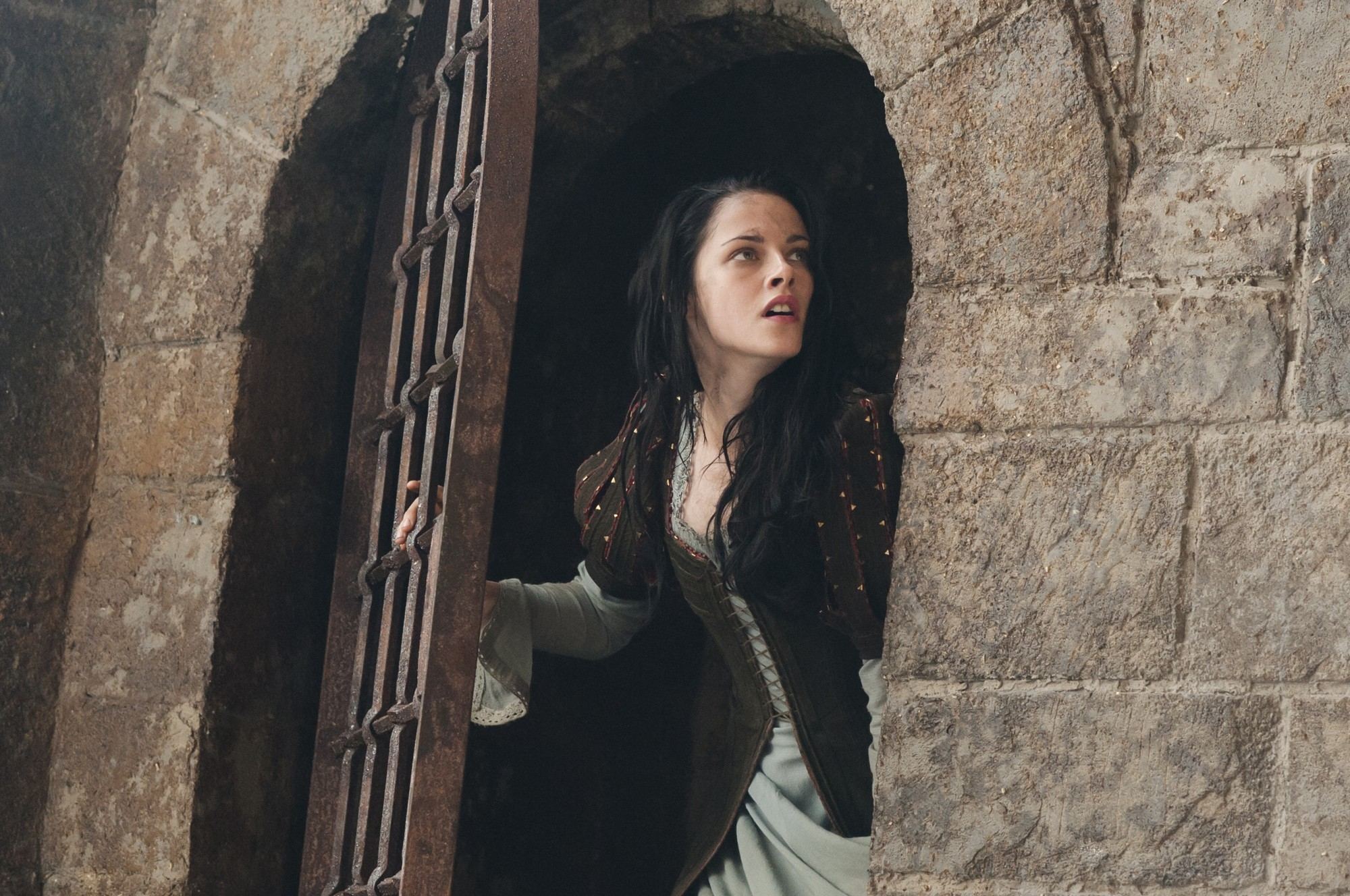 Kristen Stewart: 'Snow White and the Huntsman' Sequel Is 'a Strong Possibility'