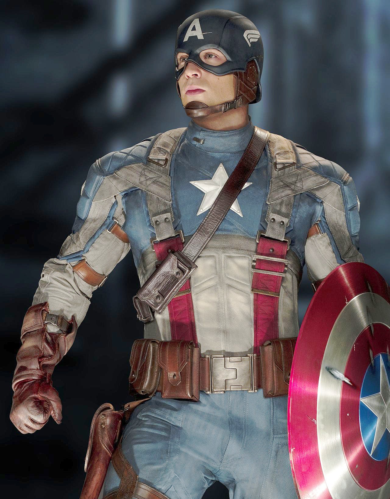 Chris Evans Doesn't Want to Take Off 'Captain America' Costume