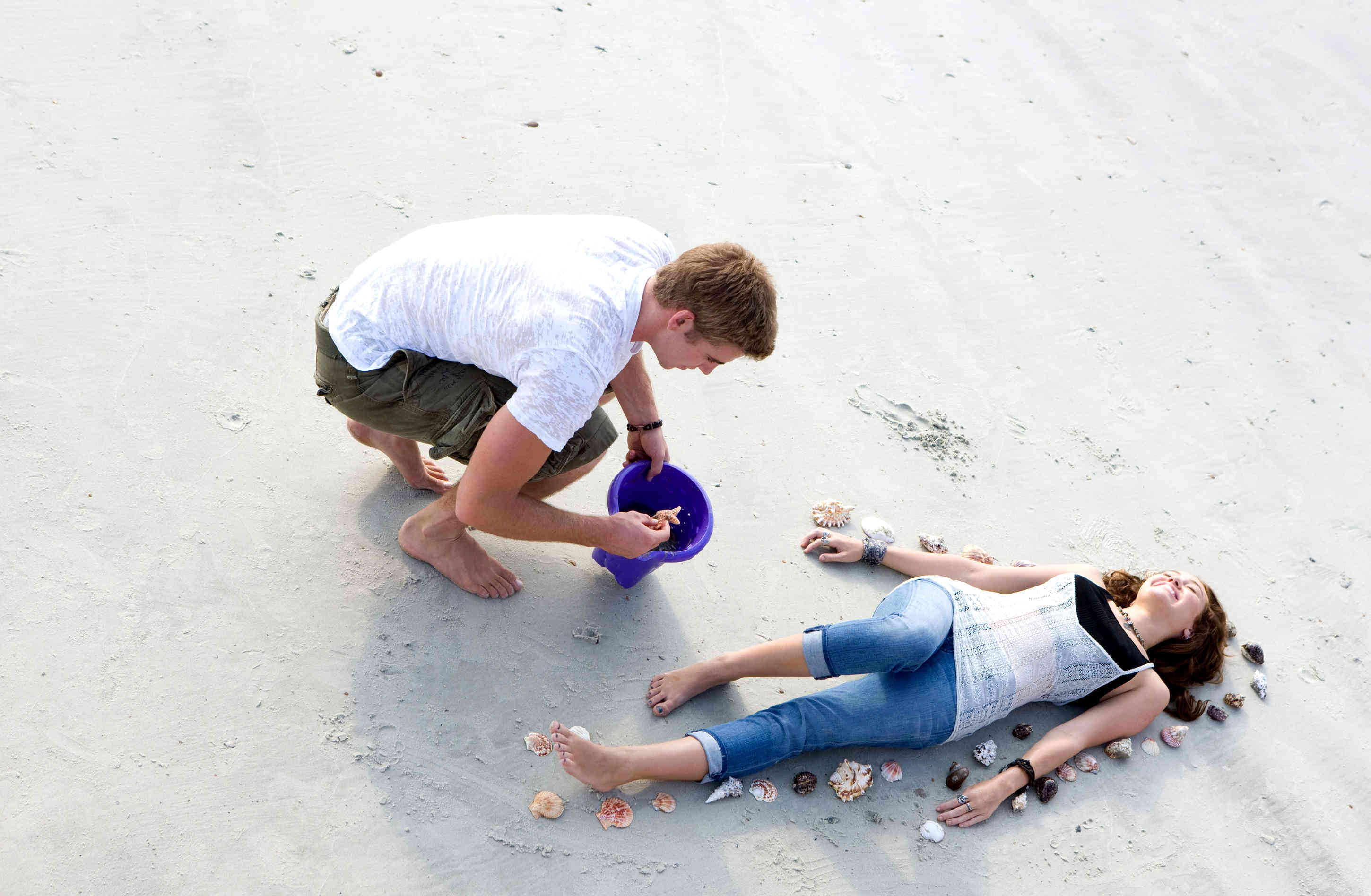 Miley Cyrus, Liam Hemsworth Crash Into Each Other in New 'Last Song' Featurette
