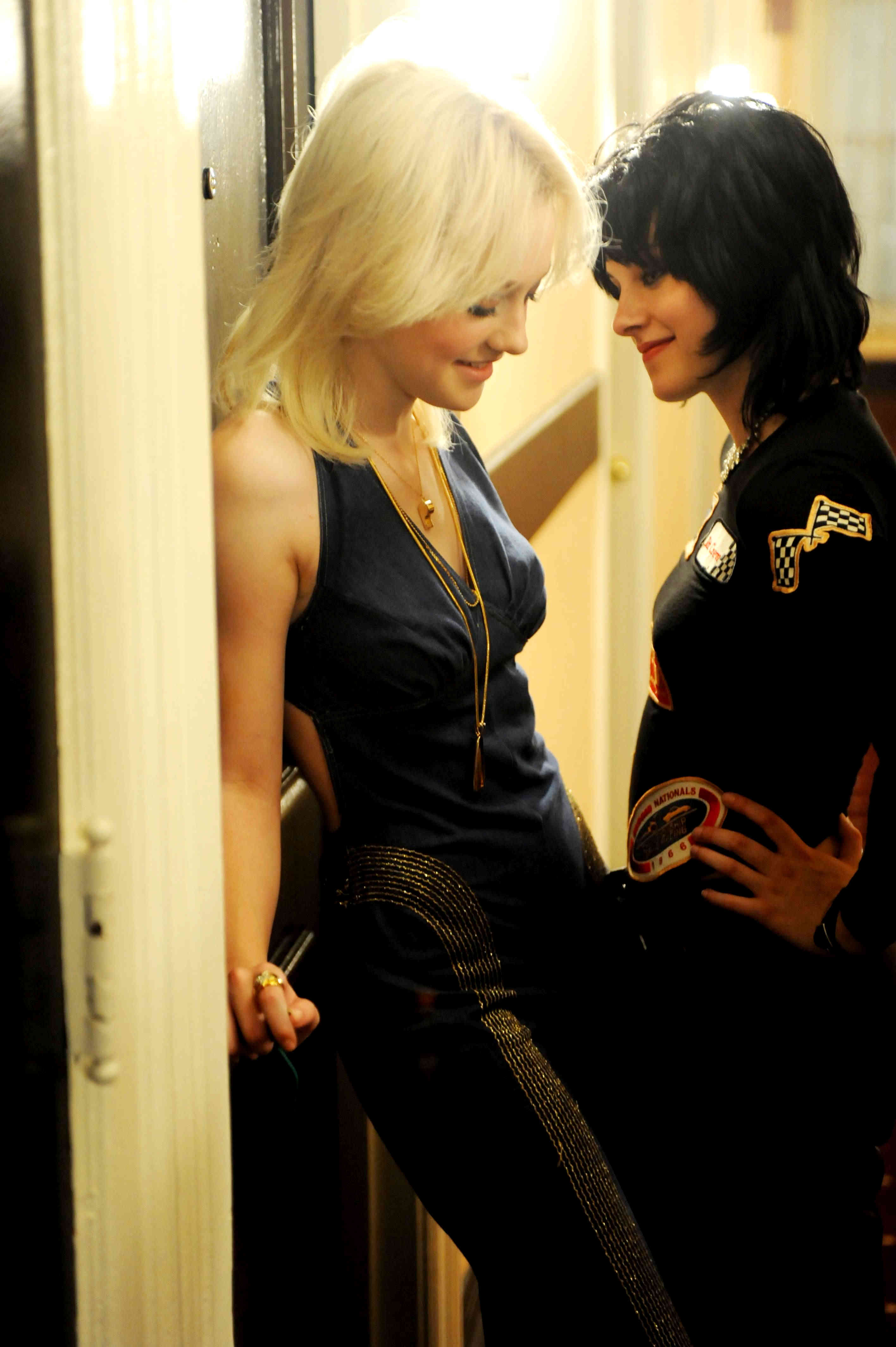 New Pics From Dakota Fanning's 'The Runaways' Show Band Personnel