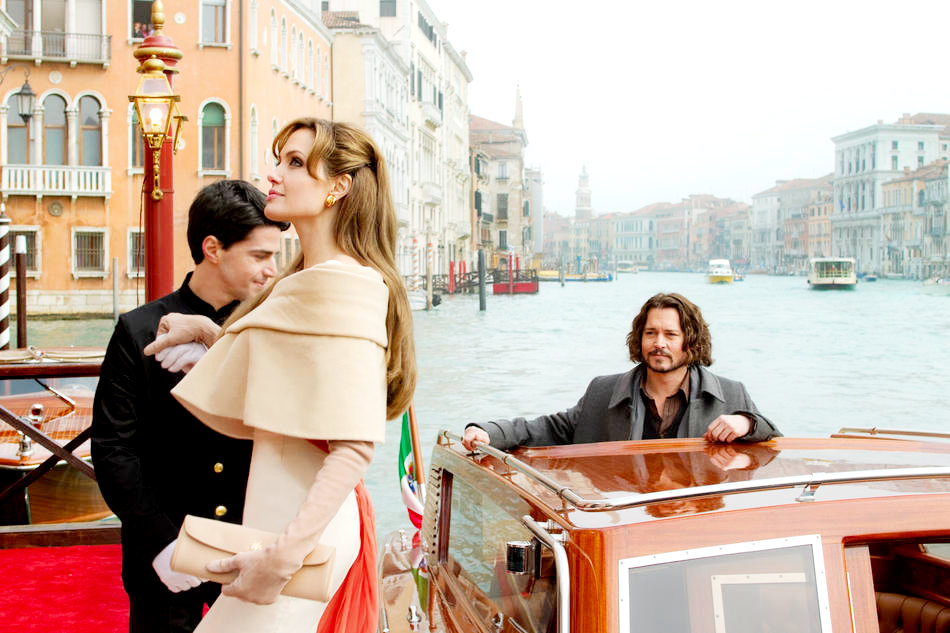Angelina Jolie Charms Johnny Depp in 'The Tourist' Full Trailer