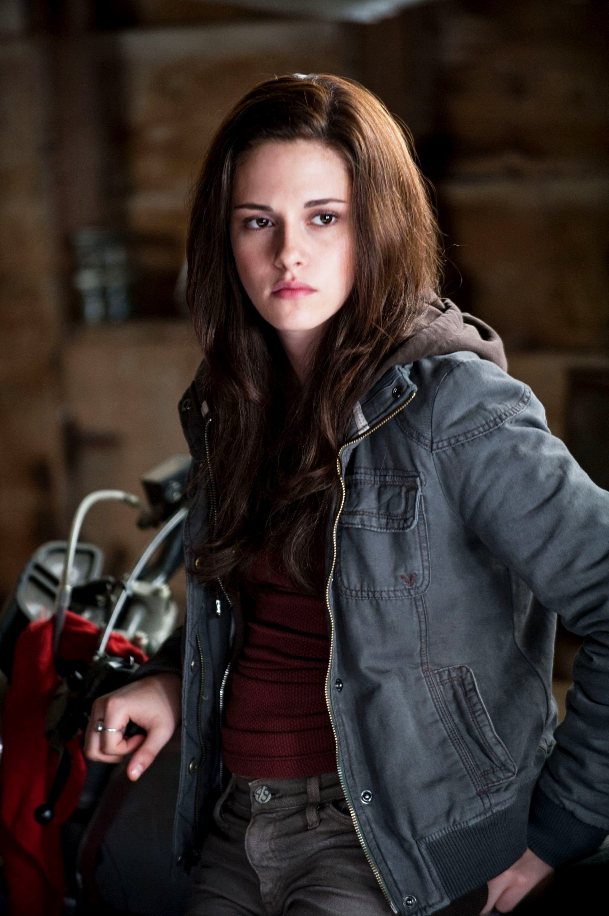 New 'Eclipse' Clip Features Bella's Graduation Party