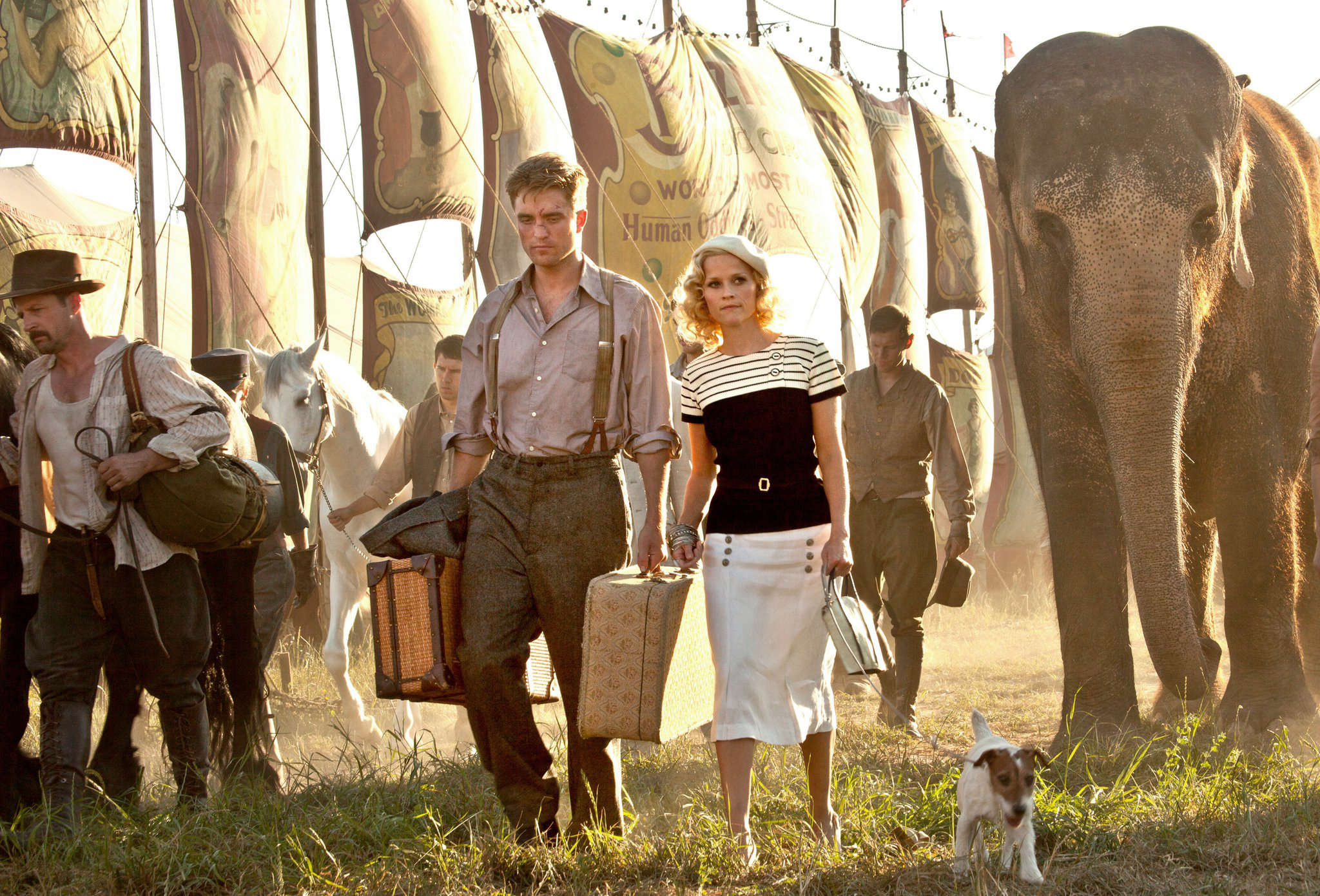 Robert Pattinson Battered in New 'Water for Elephants' Photo