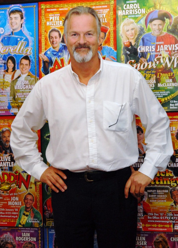 Clive Mantle