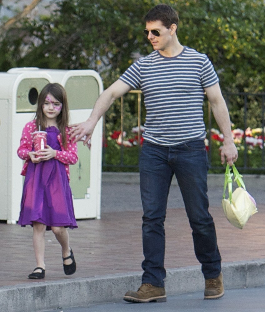 Suri Cruise, Tom Cruise