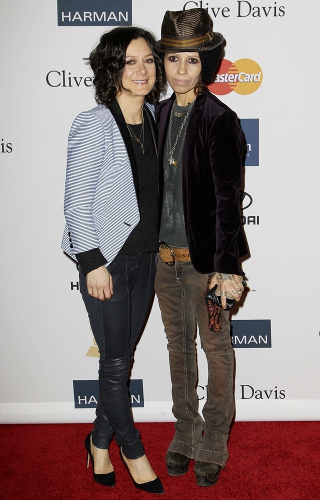 Sara Gilbert, Linda Perry