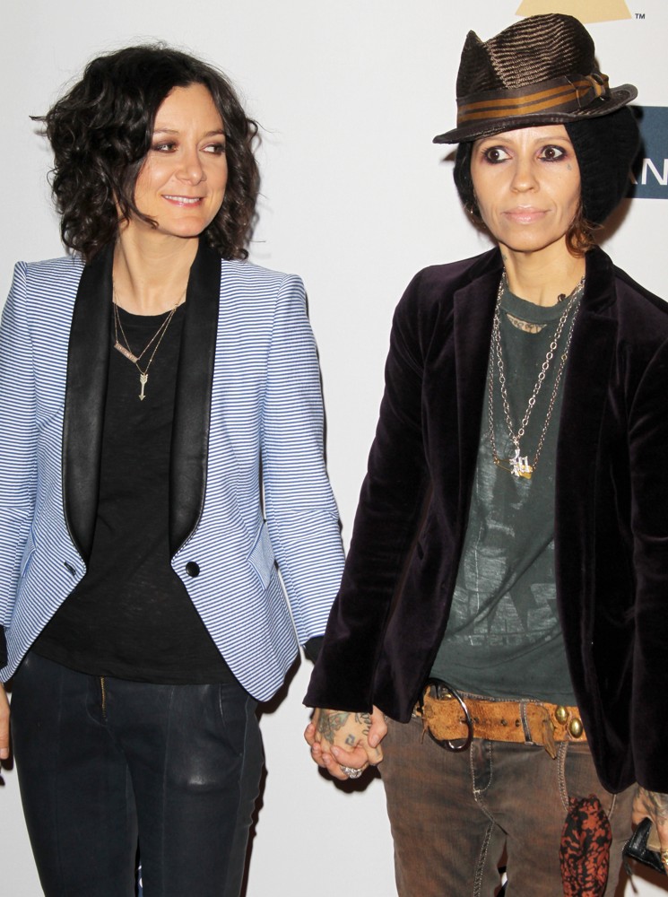 Sara Gilbert, Linda Perry