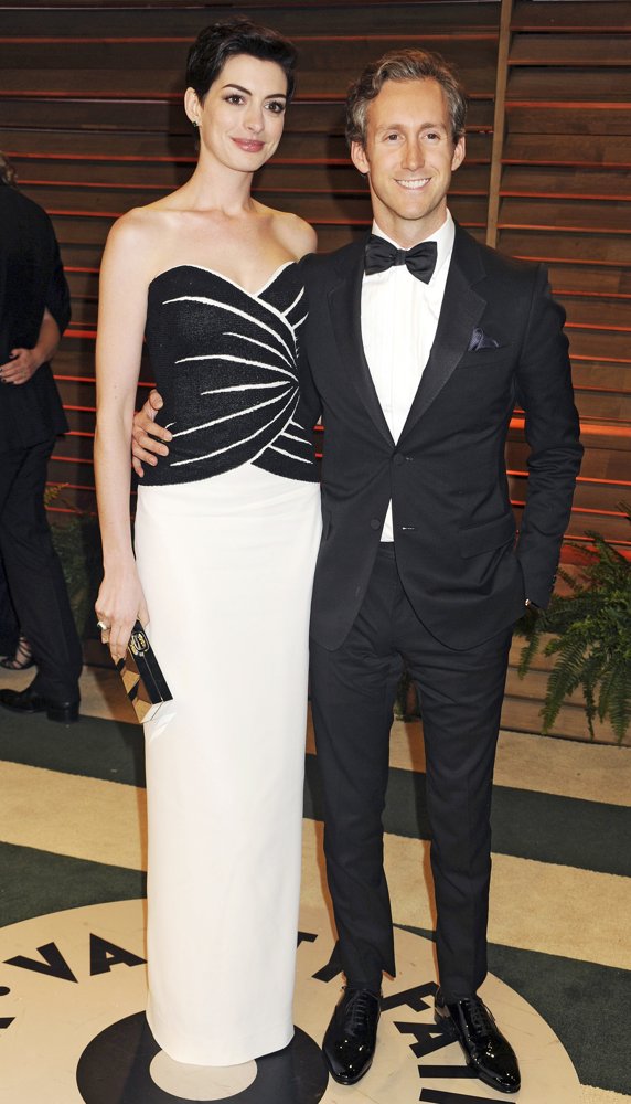 Anne Hathaway, Adam Shulman