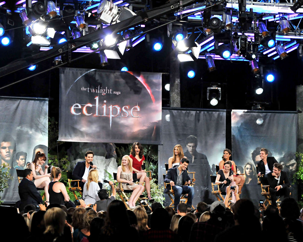 Bryce Dallas Howard, Dakota Fanning, Elizabeth Reaser, Taylor Lautner, Kristen Stewart, Peter Facinelli, Robert Pattinson, Ashley Greene, Nikki Reed, Xavier S
